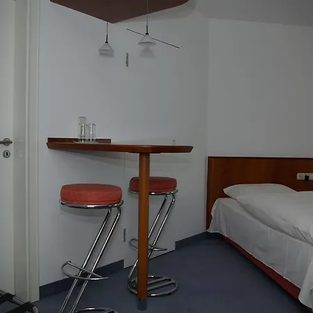 Alte Bruecke 酒店 2*