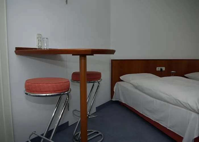 Hotel Alte Bruecke 2*